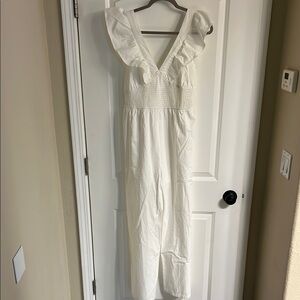 Chic White Ruffled Dress